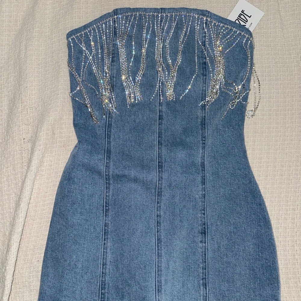 Women’s strapless dress